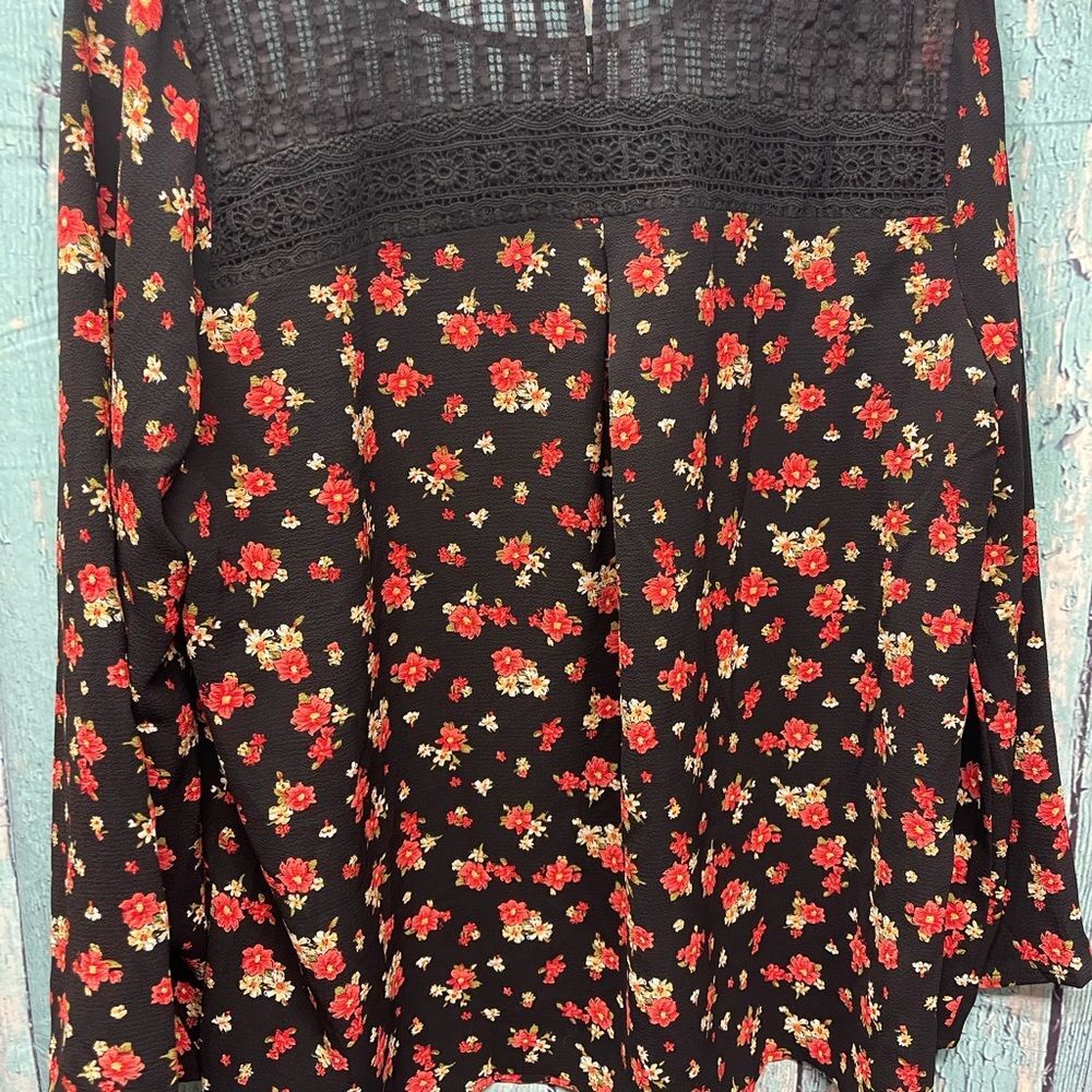Skies Are Blue Black Floral Blouse Plus Size 1X - Picture 2 of 3